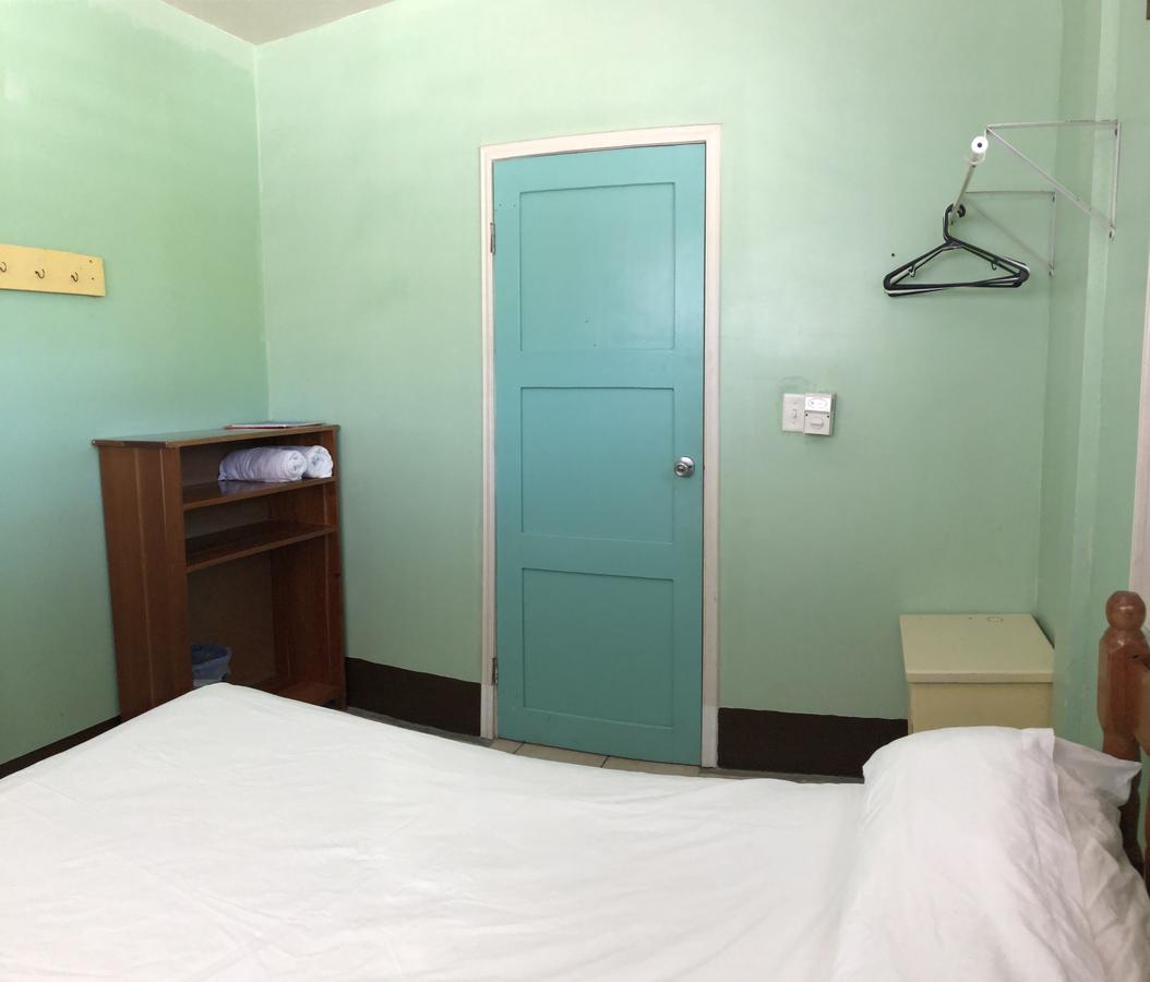 Lydia'S Guesthouse Placencia Bagian luar foto
