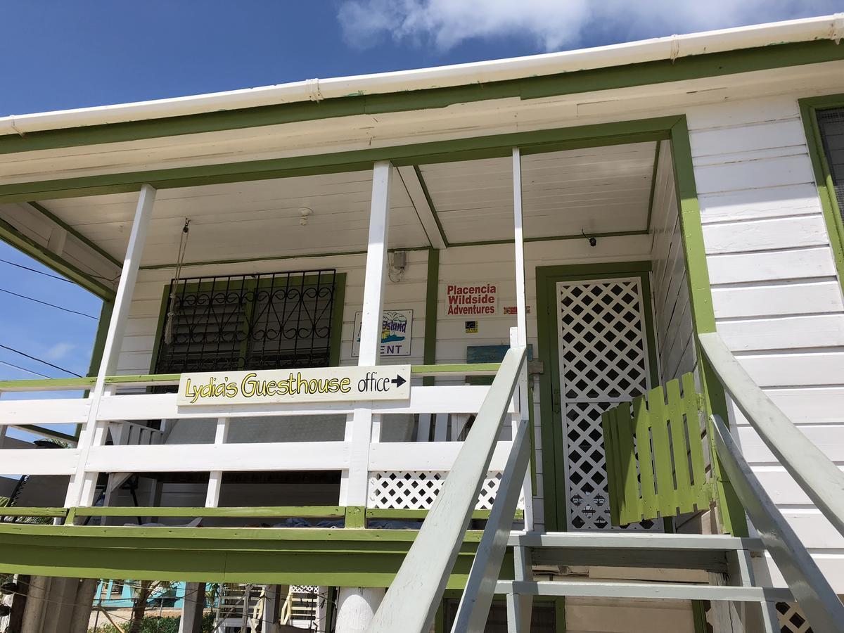 Lydia'S Guesthouse Placencia Bagian luar foto