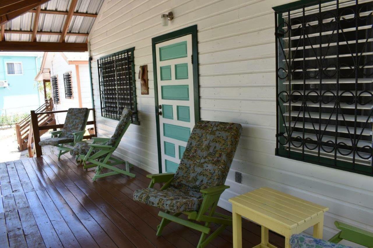 Lydia'S Guesthouse Placencia Bagian luar foto